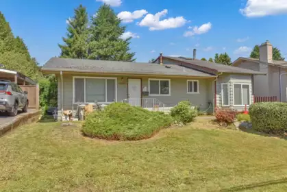 15835 Russell Avenue, White Rock, BC, White Rock — 4 bed single family residence for sale