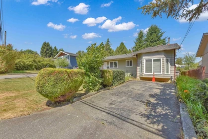 Primary Bedroom Photo of 15835 Russell Avenue, White Rock, BC