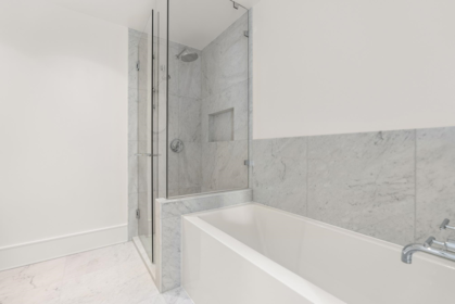 Guest Bathroom Photo of 1102 1500 Martin Street, White Rock, BC