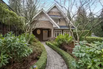 6417 Pitt Street, West Vancouver, BC
