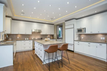 Kitchen Island Photo of 6417 Pitt Street, West Vancouver, BC