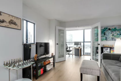 810 1268 W Broadway, Vancouver, BC