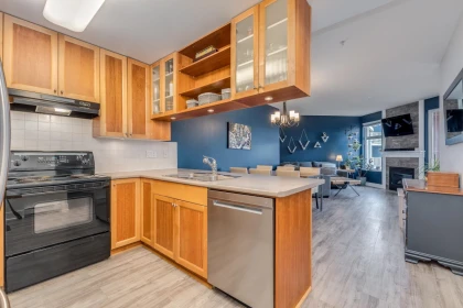 Family Room Photo of 307 15368 16a Avenue, Surrey, BC