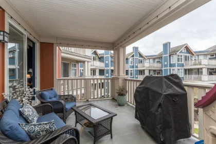 Hallway Photo of 307 15368 16a Avenue, Surrey, BC