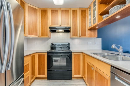 Kitchen Photo of 307 15368 16a Avenue, Surrey, BC