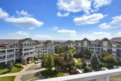 409 6470 194 Street, Surrey, BC, Surrey — Apartment/Condo for sale