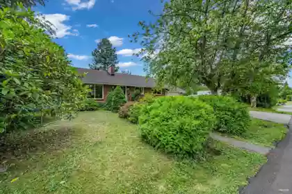 Garden / Landscaping Photo of 11949 220 Street, Maple Ridge, BC