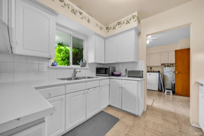 Laundry Room Photo of 11949 220 Street, Maple Ridge, BC