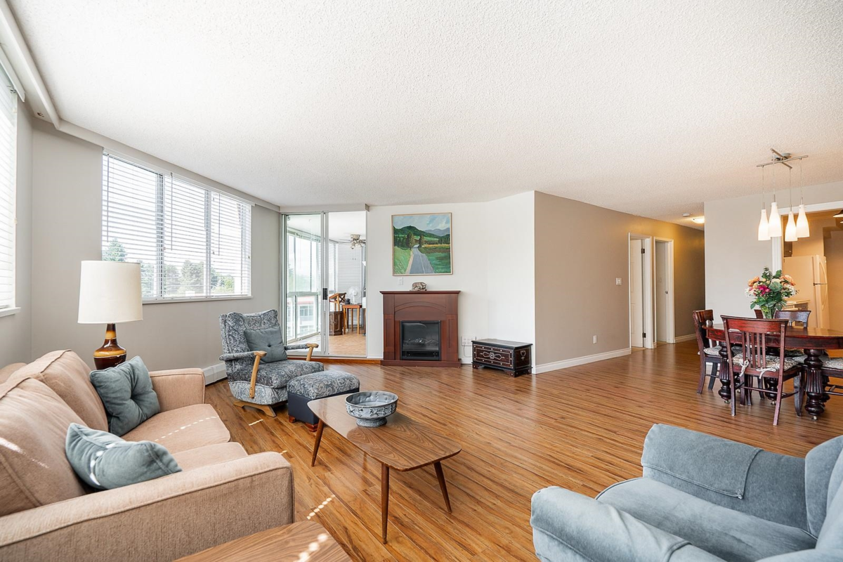 Living Room Photo of 305 11881 88 Avenue, Delta, BC