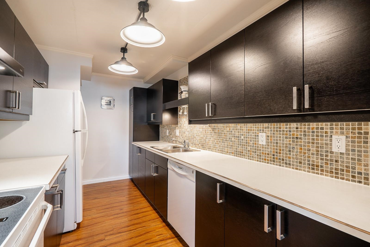 Primary Bathroom Photo of 305 11881 88 Avenue, Delta, BC