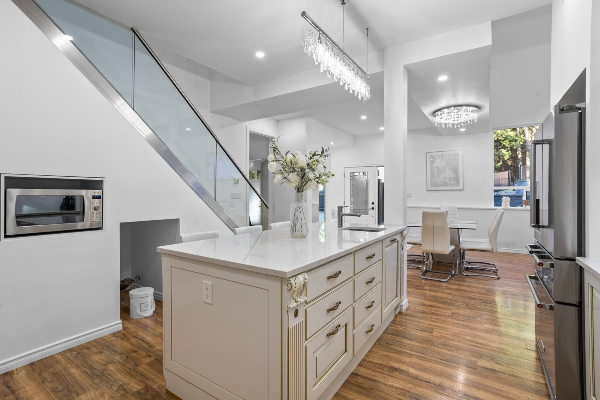 Breakfast Nook Photo of 12468 Carr Street, Mission, BC