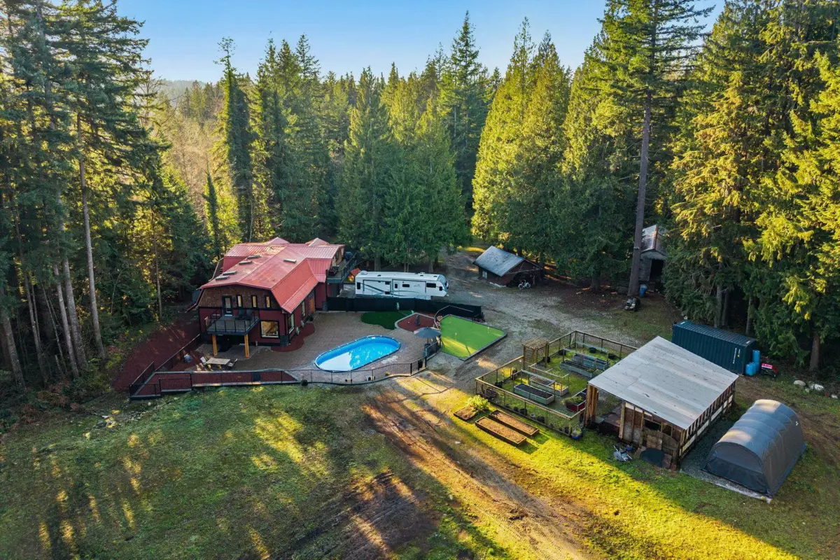 Community Amenities Photo (Clubhouse) of 12468 Carr Street, Mission, BC