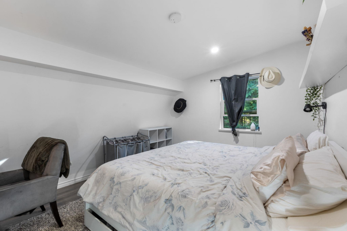 Entry Foyer Photo of 12468 Carr Street, Mission, BC