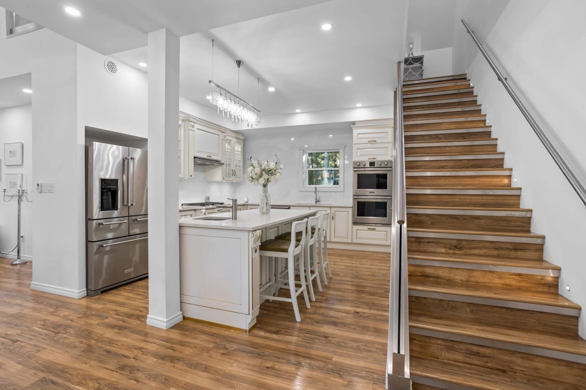 Kitchen Island Photo of 12468 Carr Street, Mission, BC
