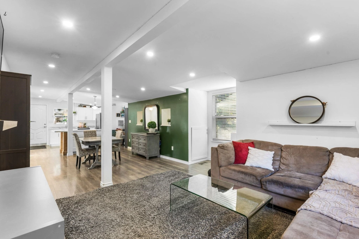 Laundry Room Photo of 12468 Carr Street, Mission, BC