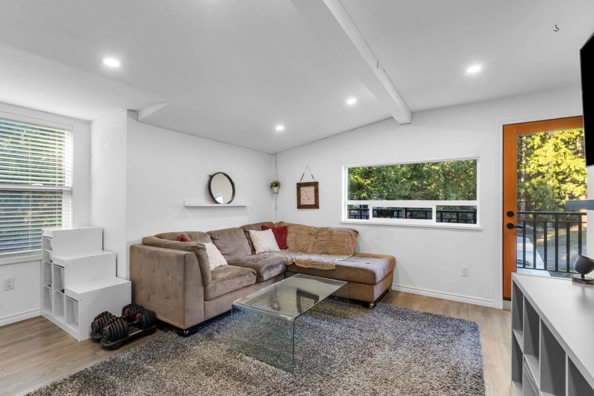 Mudroom Photo of 12468 Carr Street, Mission, BC