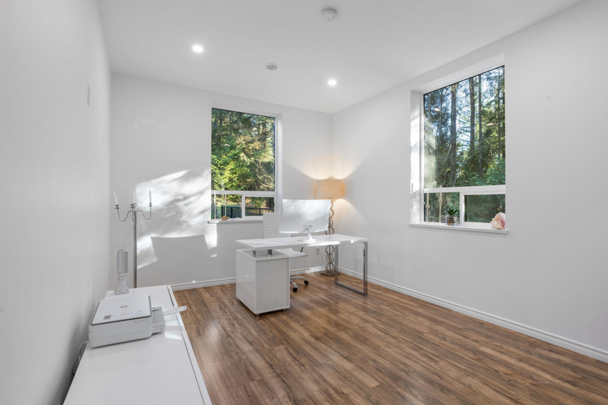 Primary Bathroom Photo of 12468 Carr Street, Mission, BC