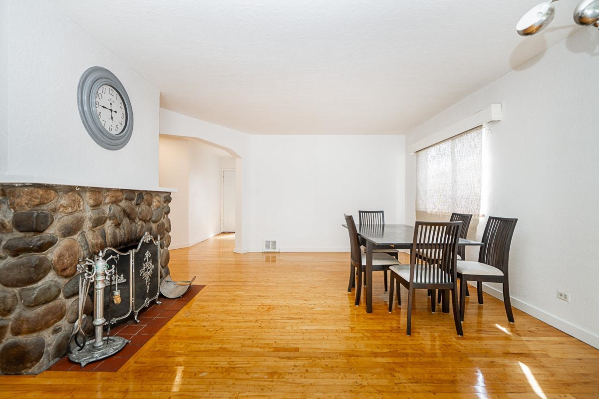 Breakfast Nook Photo of 2212 Old Dollarton Road, North Vancouver, BC