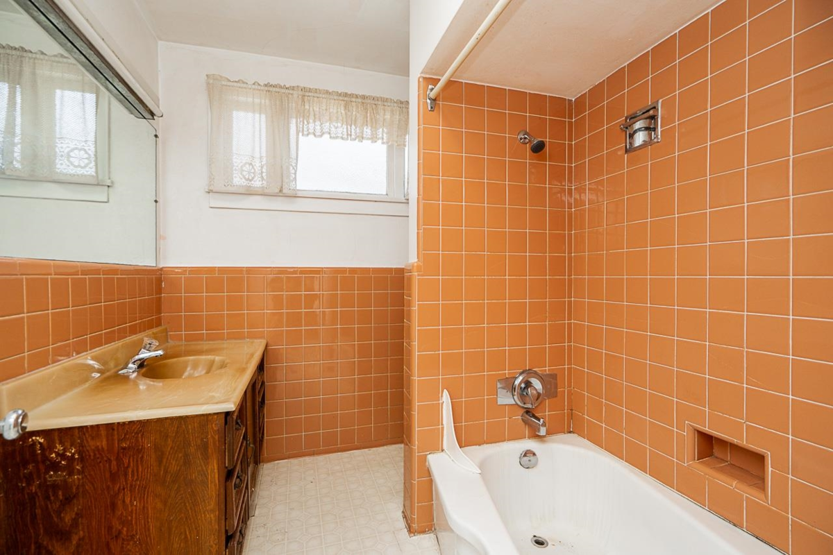 Entry Foyer Photo of 2212 Old Dollarton Road, North Vancouver, BC