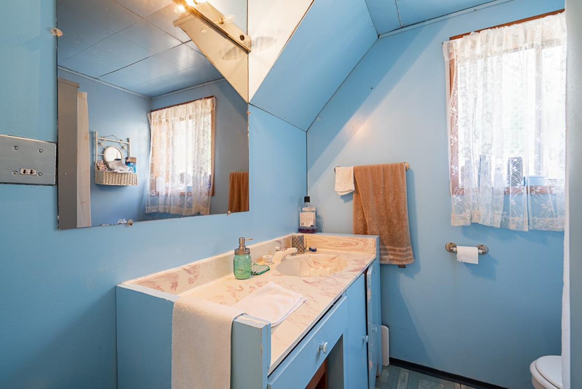 Garden / Landscaping Photo of 2212 Old Dollarton Road, North Vancouver, BC