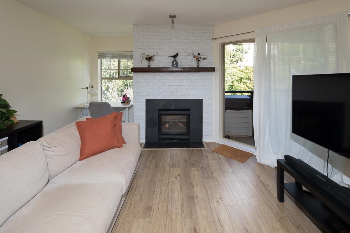 Living Room Photo of 502 214 Eleventh Street, New Westminster, BC