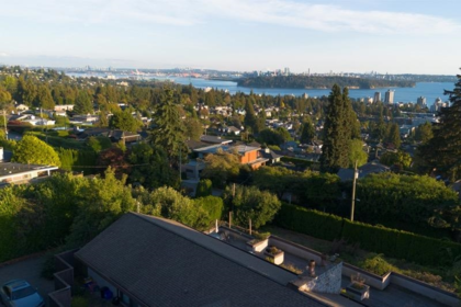 Office / Den Photo of 2233 Palmerston Avenue, West Vancouver, BC