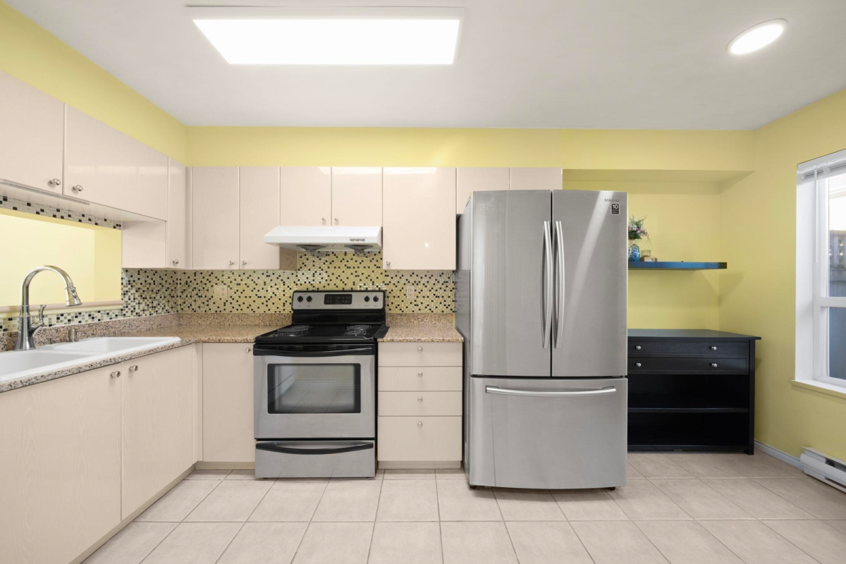 Breakfast Nook Photo of 27 6670 Rumble Street, Burnaby, BC