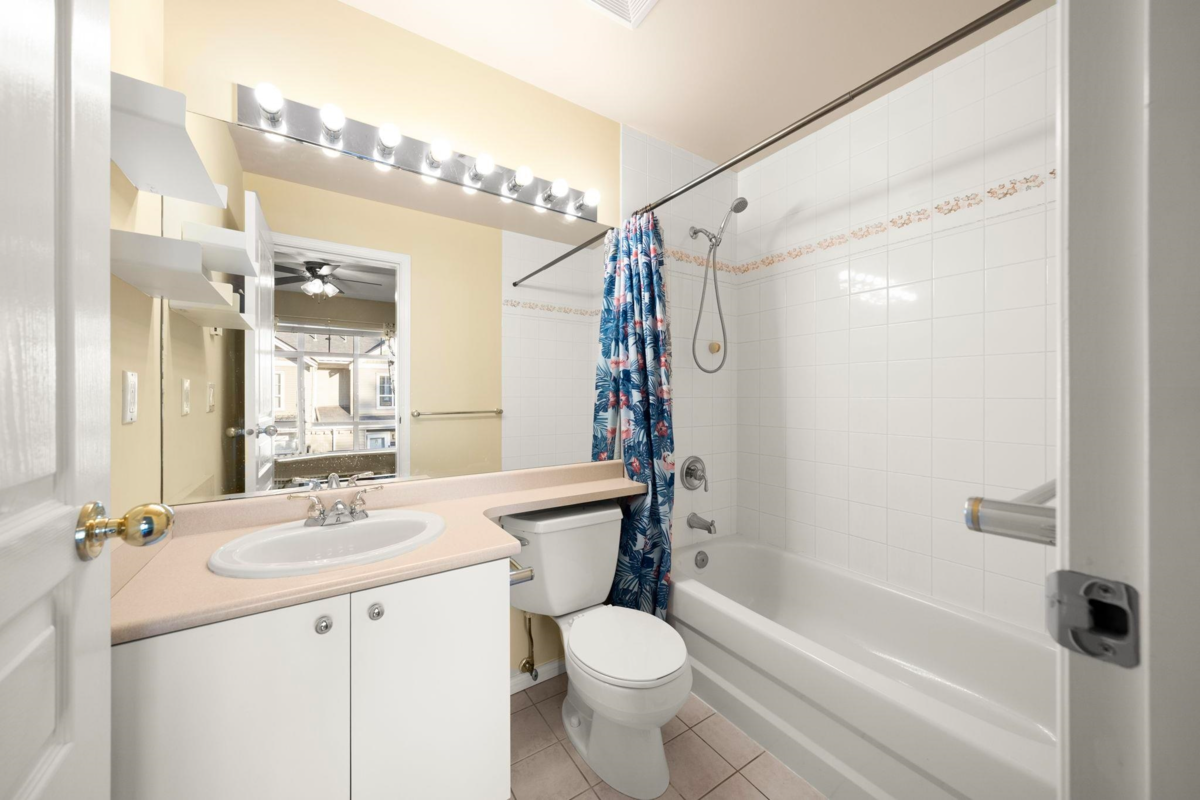 Outdoor Patio Photo of 27 6670 Rumble Street, Burnaby, BC