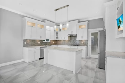 Kitchen Island Photo of 18407 59a Avenue, Surrey, BC