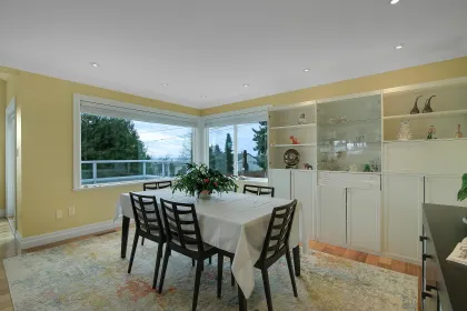 Entry Foyer Photo of 1050 Parker Street, White Rock, BC