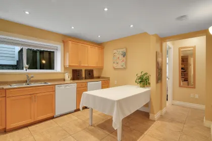 Mudroom Photo of 1050 Parker Street, White Rock, BC