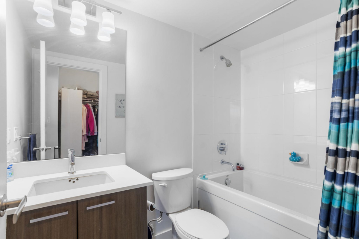 Laundry Room Photo of 2603 2789 Shaughnessy Street, Port Coquitlam, BC