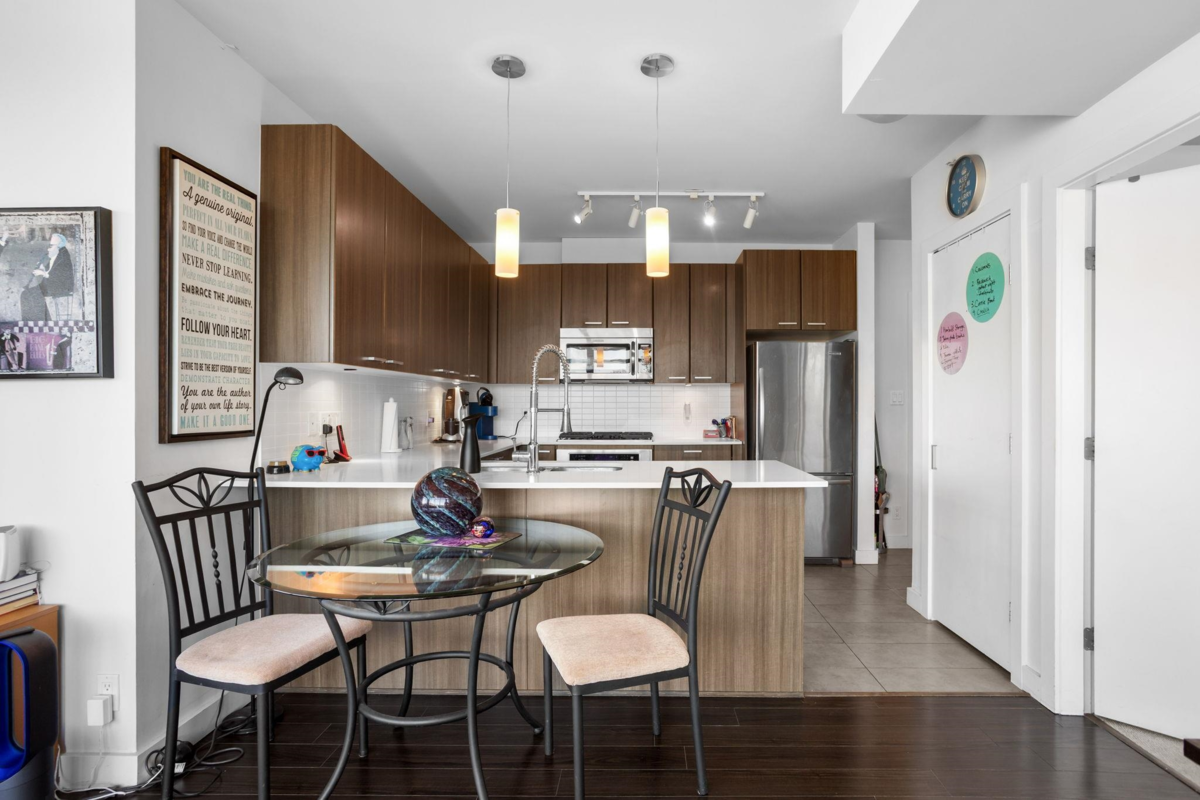 Walk-In Closet Photo of 2603 2789 Shaughnessy Street, Port Coquitlam, BC