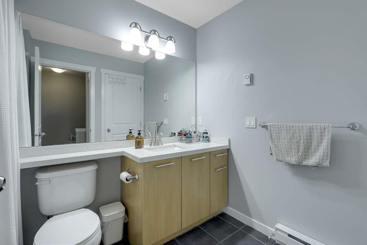 Entry Foyer Photo of 40 7370 Stride Avenue, Burnaby, BC