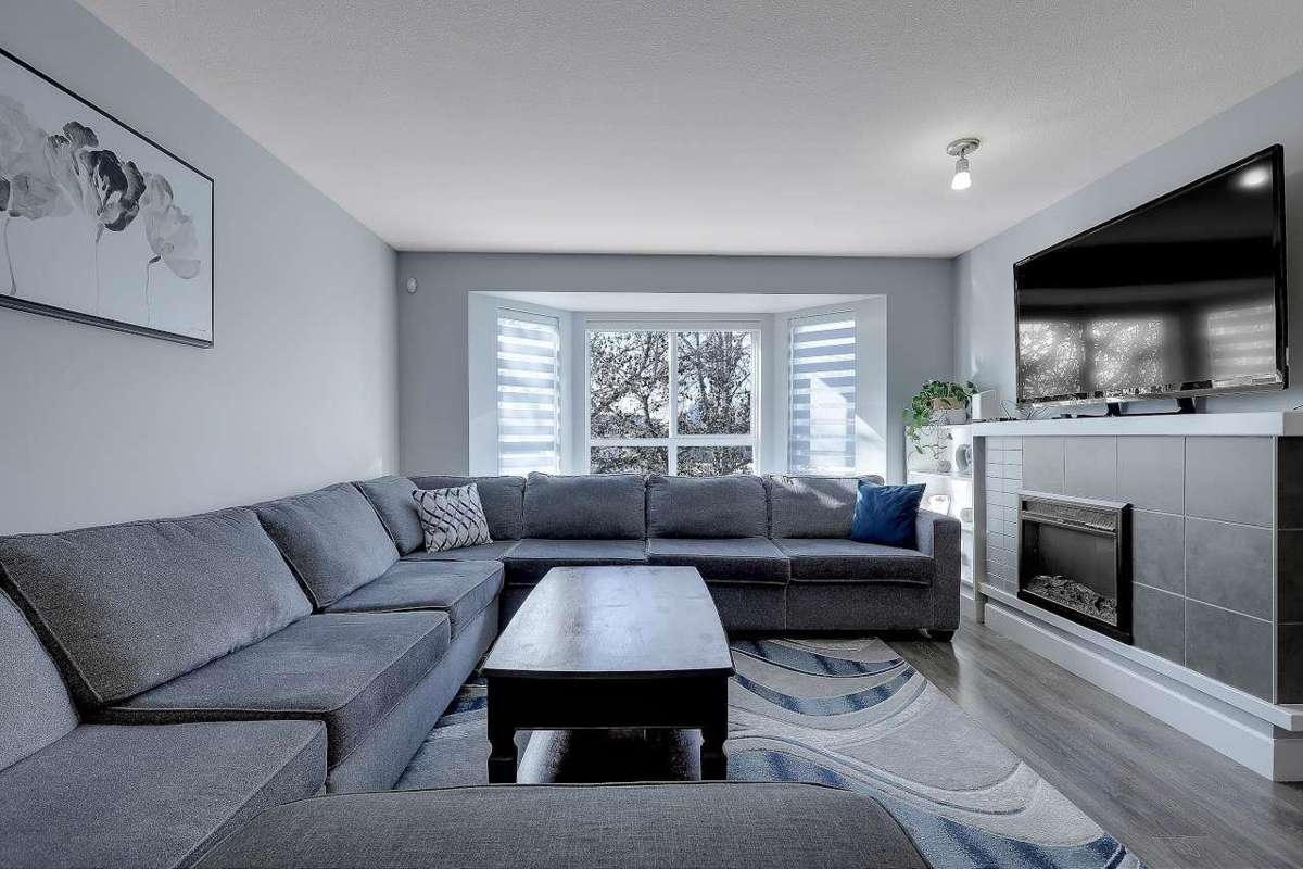 Kitchen Island Photo of 40 7370 Stride Avenue, Burnaby, BC