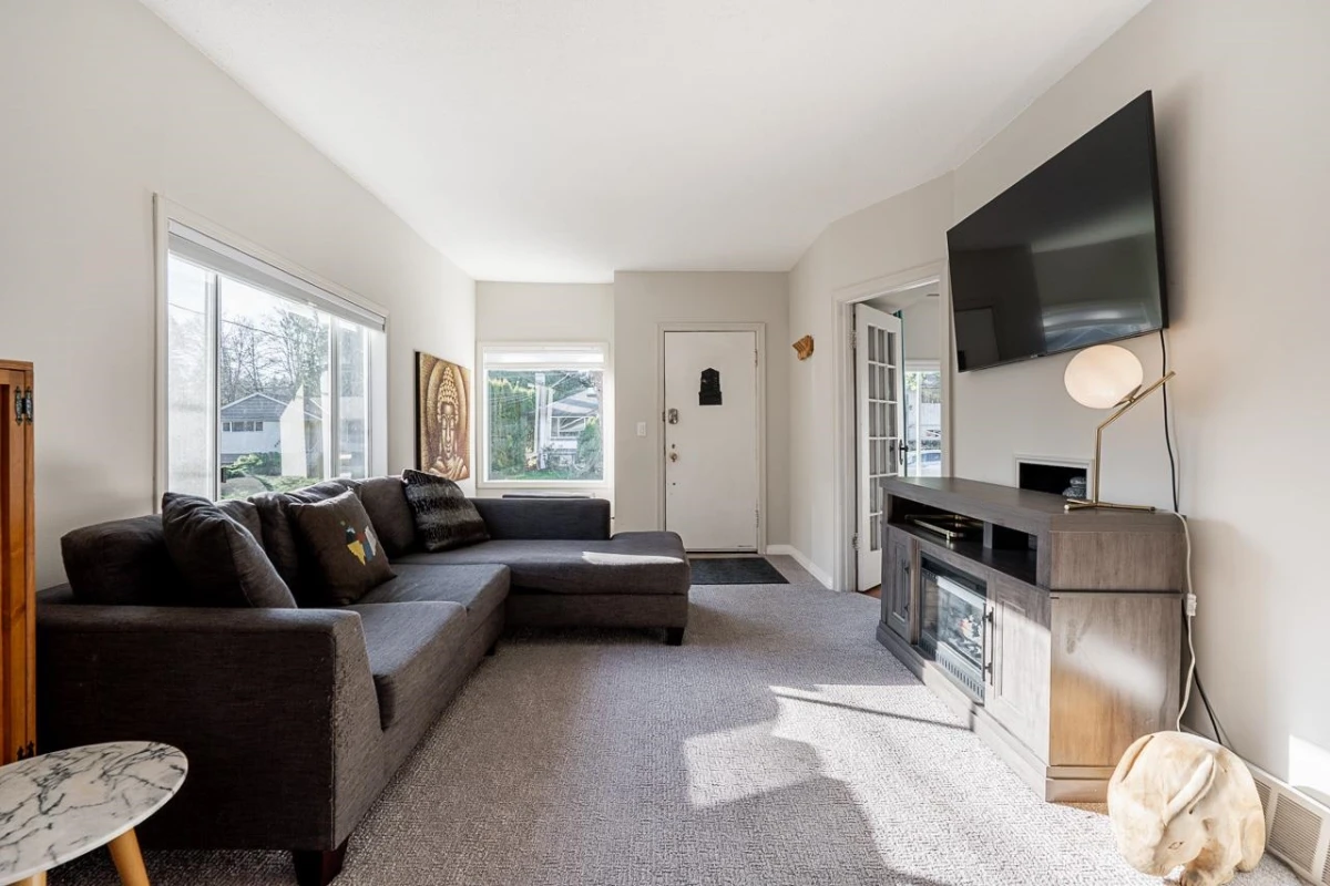 Breakfast Nook Photo of 3446 Church Street, North Vancouver, BC