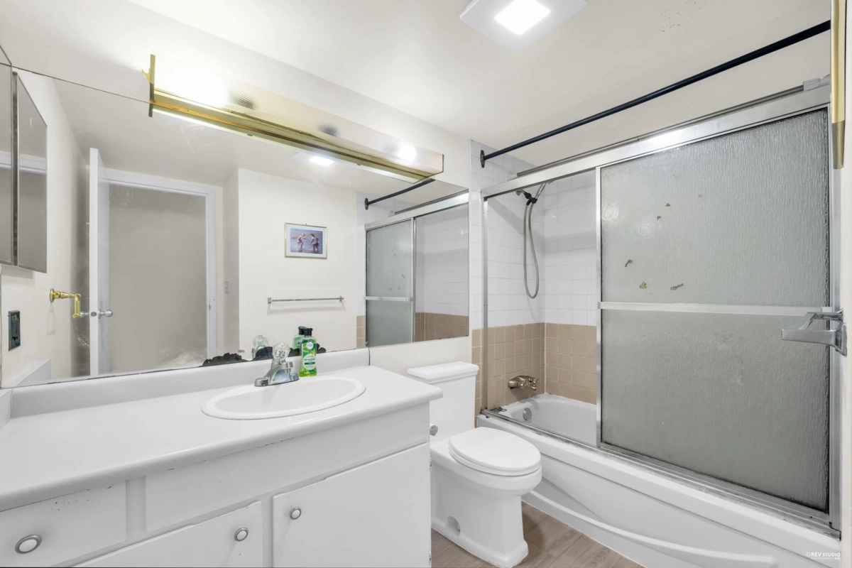 Kitchen Island Photo of 305 8720 Lansdowne Road, Richmond, BC