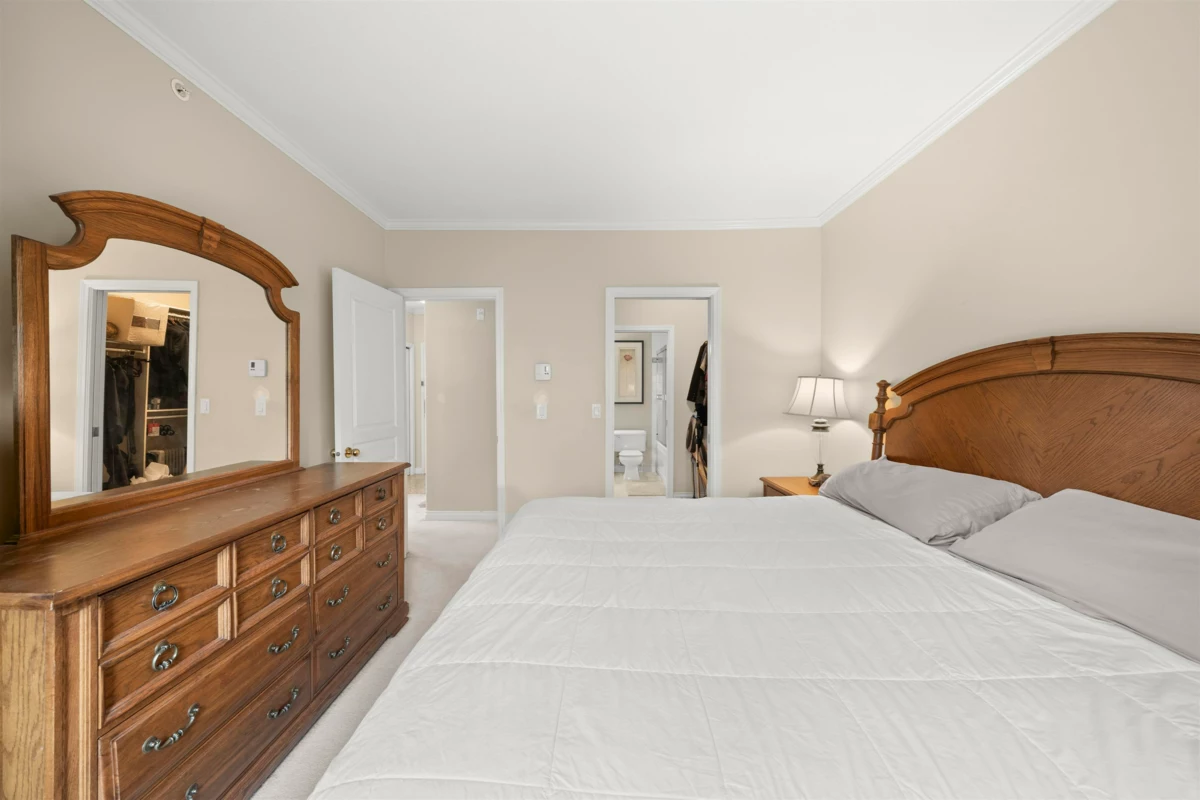 Walk-In Closet Photo of 423 1185 Pacific Street, Coquitlam, BC