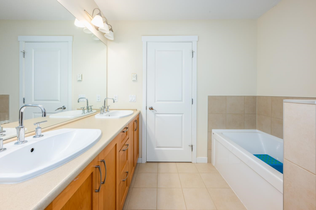 Guest Bathroom Photo of 28 10605 Delsom Crescent, Delta, BC