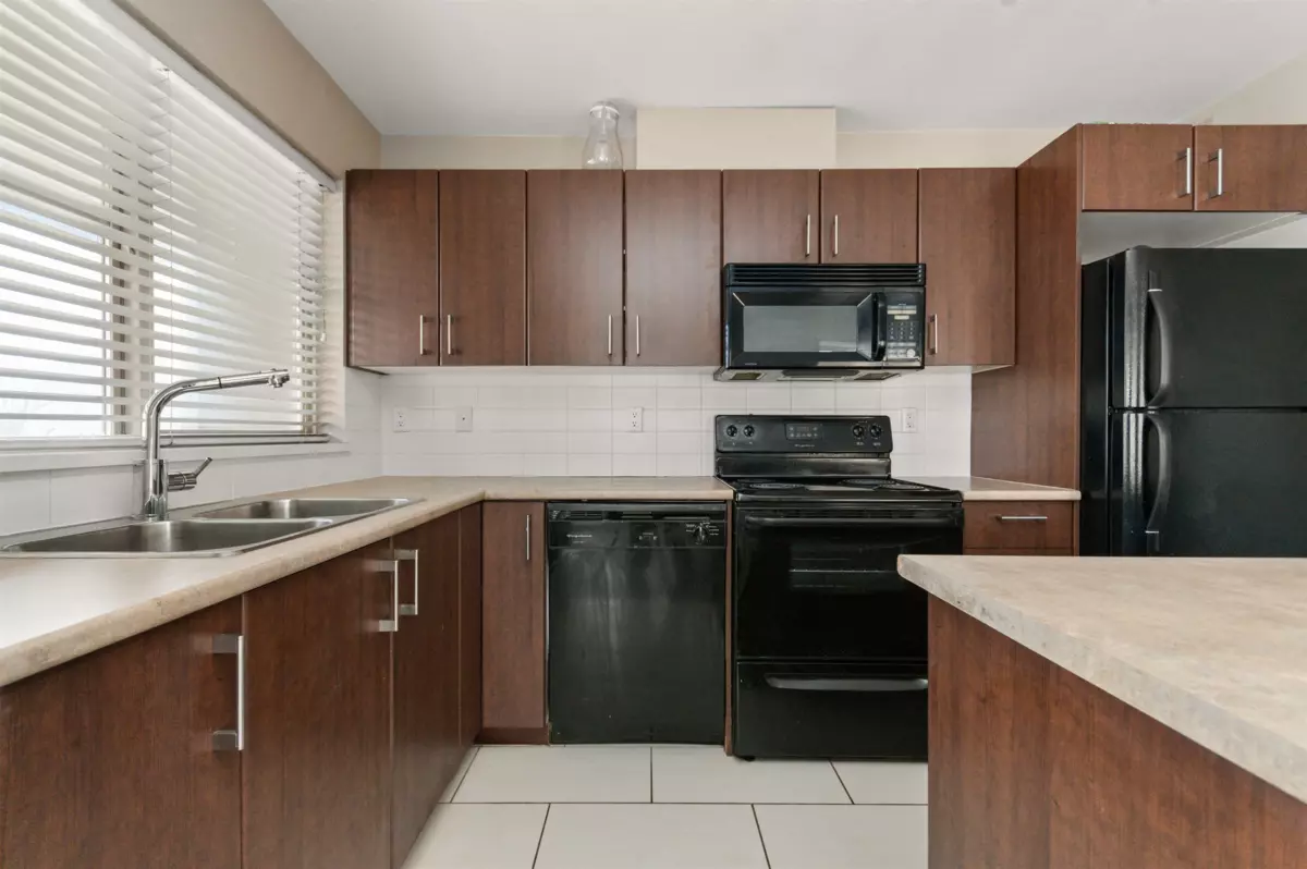 Breakfast Nook Photo of 402 45561 Yale Road, Chilliwack, BC