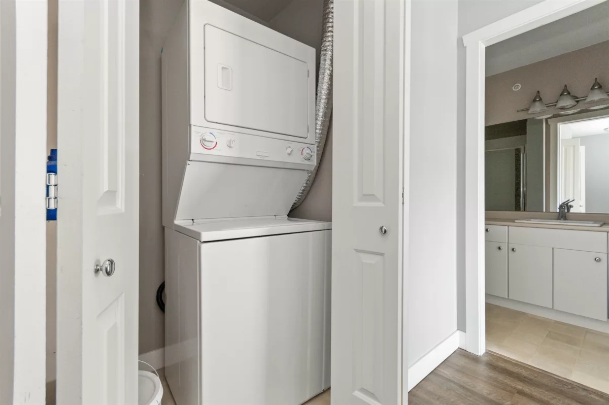 Entry Foyer Photo of 402 45561 Yale Road, Chilliwack, BC