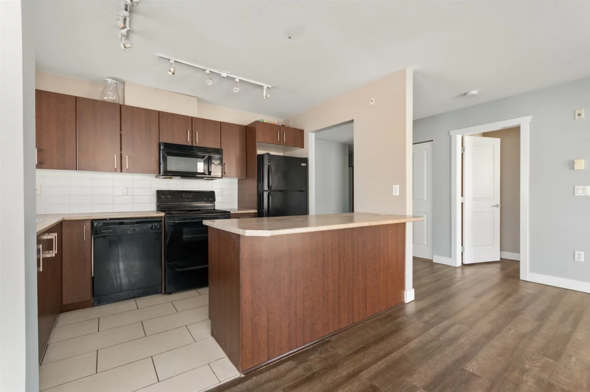 Kitchen Island Photo of 402 45561 Yale Road, Chilliwack, BC