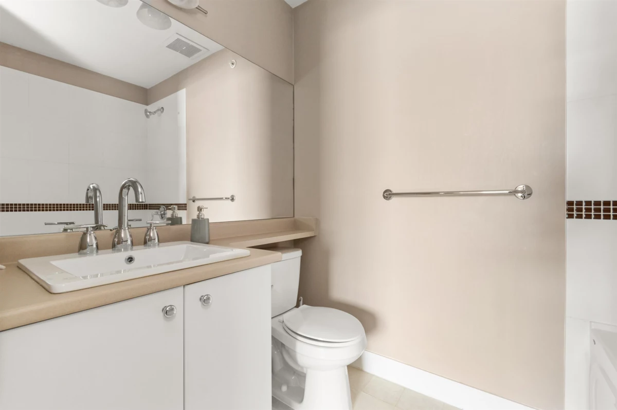 Powder Room Photo of 402 45561 Yale Road, Chilliwack, BC