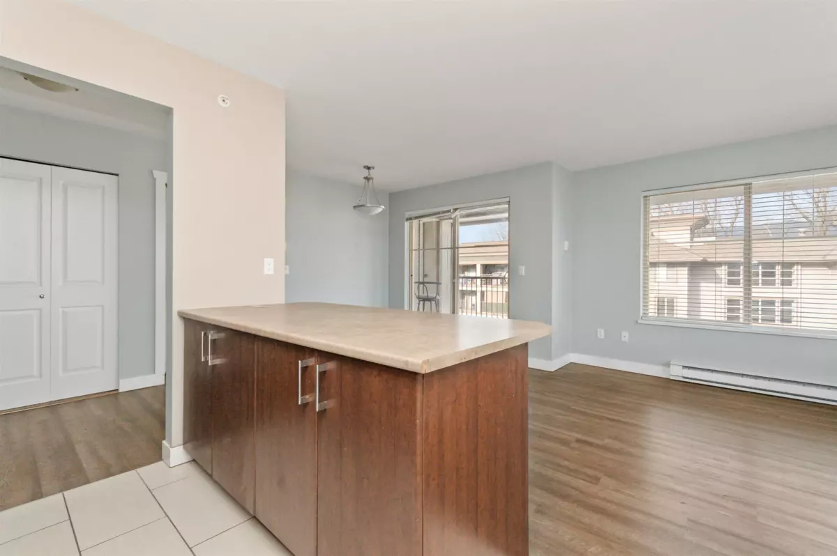 Primary Bedroom Photo of 402 45561 Yale Road, Chilliwack, BC