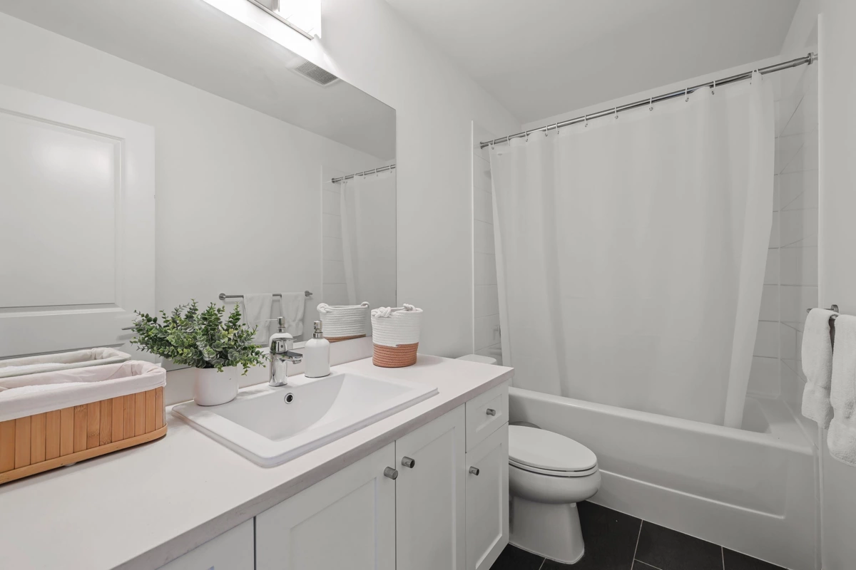Primary Bathroom Photo of 303 13628 81a Avenue, Surrey, BC