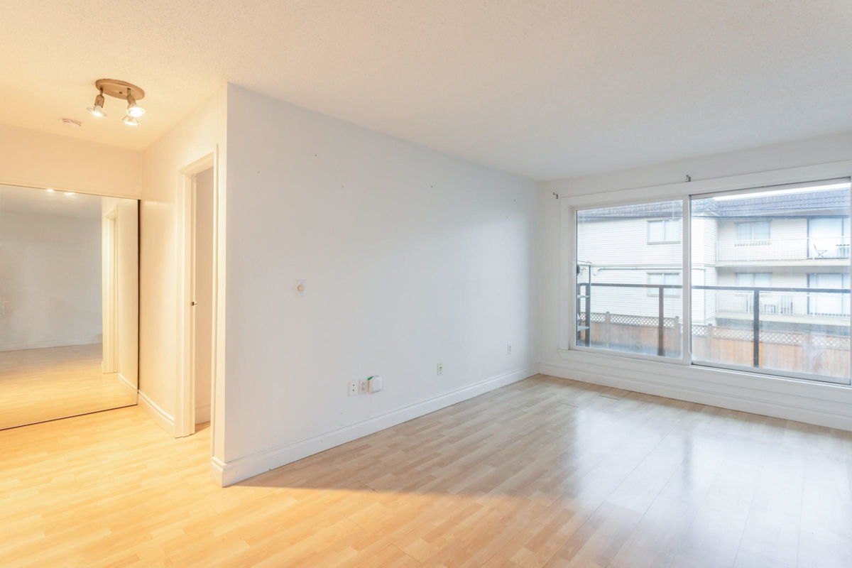 Dining Area Photo of 112 240 Mahon Avenue, North Vancouver, BC