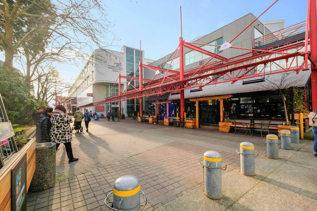 Hallway Photo of 112 240 Mahon Avenue, North Vancouver, BC