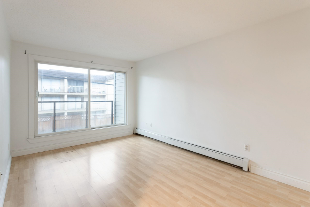 Kitchen Photo of 112 240 Mahon Avenue, North Vancouver, BC