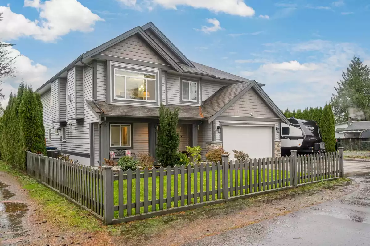 Living Room Photo of 2 20256 98a Avenue, Langley, BC