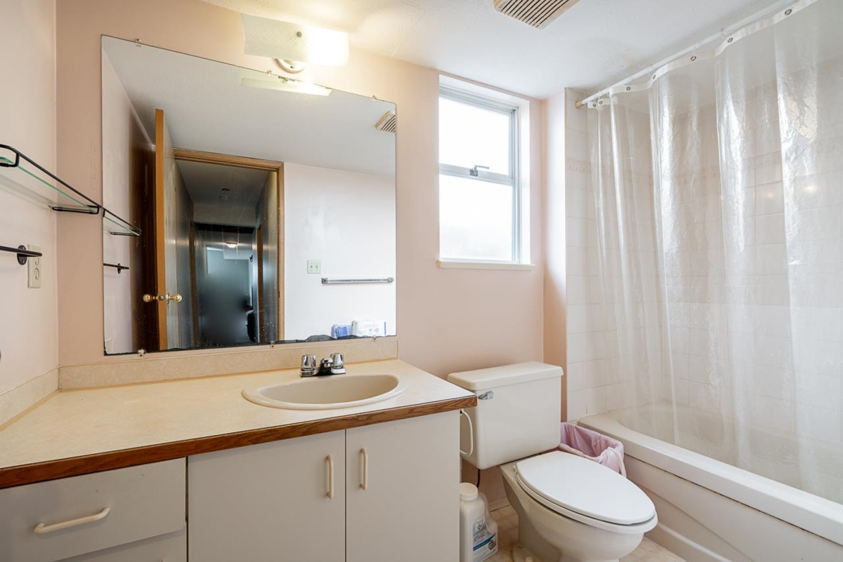 Laundry Room Photo of 14317 89a Avenue, Surrey, BC